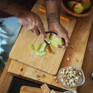 Fiskars Obieraczka do warzyw 1079908 10