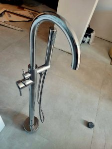 Bateria wannowa Liveno Bateria do wanny wolnostojącej chromowana ze słuchawką 113cm 5