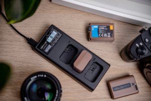 Ładowarka do aparatu Eneride Ładowarka trzykanałowa Newell CD-USB-C do akumulatorów LP-E17 do Canon 7