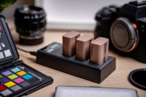 Ładowarka do aparatu Eneride Ładowarka trzykanałowa Newell CD-USB-C do akumulatorów LP-E17 do Canon 9