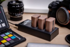 Ładowarka do aparatu Eneride Ładowarka trzykanałowa Newell CD-USB-C do akumulatorów LP-E17 do Canon 10