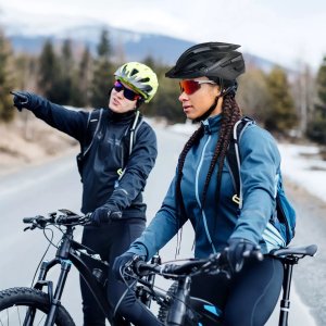 Wozinsky Kask rowerowy z odpinanym daszkiem i tylną lampką USB 54-57 cm - czarny WOZINSKY 3