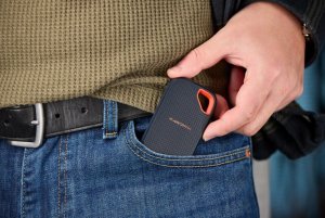 Dysk zewnętrzny SSD SanDisk Extreme Portable V3 1TB Czarno-pomarańczowy (SDSSDE70-1T00-G25) 6