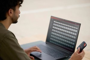 Dysk zewnętrzny SSD SanDisk Extreme Portable V3 2TB Czarno-pomarańczowy (SDSSDE70-2T00-G25) 4