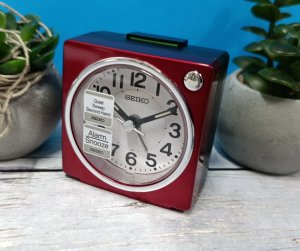 Seiko Budzik SEIKO QHE196R nie tyka 6,5 cm czerwony . 6