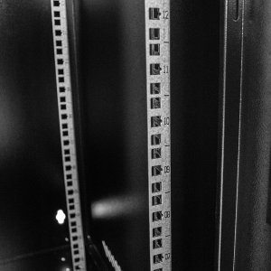 Szafa Netberg SZAFA RACK 19" 15U NETBERG Wisząca 600x600 mm Drzwi Perforowane 4