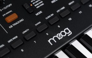 Moog MOOG MESSENGER - Syntezator Analogowy 4