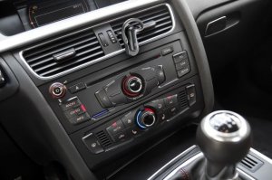 Słuchawka Bluetooth headset Cellularline CAR FLAT w tym stacja ładująca do samochodu czarny 8