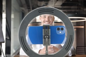 Selfie stick Tripod Cellularline Selfie Ring z oświetleniem LED do zdjęć i filmów selfie czarny 7