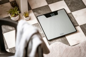 Waga łazienkowa Adler Waga łazienkowa elektroniczna szklana precyzyjna do 180kg LED srebrna 9