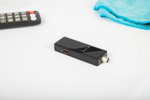 Tuner TV Blow DEKODER TV DVB-T2 TUNER HEVC H.265 MINI STICK FULL HD PILOT HDMI USB ZESTAW 8