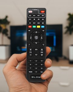 Tuner TV Blow DEKODER TV DVB-T2 TUNER HEVC H.265 MINI STICK FULL HD PILOT HDMI USB ZESTAW 9