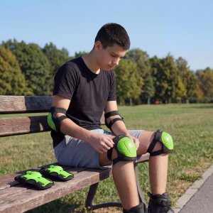 Nils Extreme H210  ZESTAW OCHRANIACZY ZIELONY ROZM. XS NILS EXTREME 2