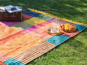 Beliani Koc piknikowy BUILI 150 x 200 cm Kolorowy 2