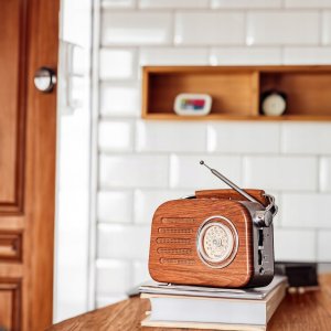 Radio Retoo Radio FM z Bluetooth / Radio FM with bluetooth CZERWONE 9