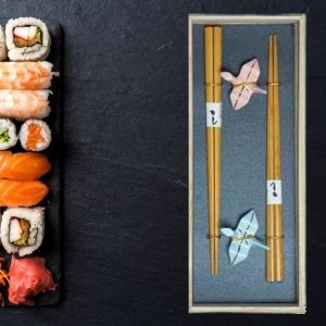 Jade Temple Zestaw 2 par pałeczki do sushi bambusowe z podstawkami żuraw na prezent japoński 5