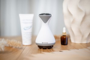 AD Accessories Masażer antycellulitowy z funkcją bańki chińskiej Humanas DermaSmooth Revive EMS - biały 17