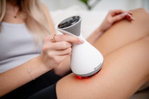 AD Accessories Masażer antycellulitowy z funkcją bańki chińskiej Humanas DermaSmooth Revive EMS - biały 38