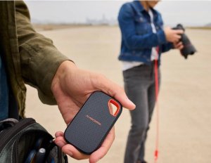 Dysk zewnętrzny SSD SanDisk Extreme Portable V3 4TB czarny-pomarańczowy (SDSSDE70-4T00-G25) 5