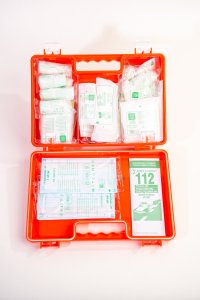 PK-MOT Przenośna Apteczka Zakładowa Z Wieszakiem Montowanym Na Ścianę K13+a 4
