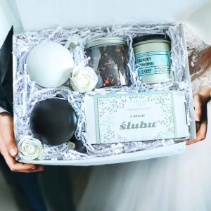 Cup&You Duży box prezentowy upominkowy - herbata sypana kubki z zaparzaczami świeca sojowa róże mydlane - prezent upominek dla PARY MŁODEJ NA ŚLUB WESELE 13