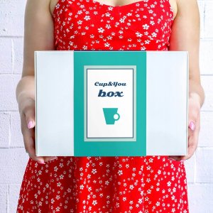 Cup&You THE BEST BOX zestaw wyselekcjonowanych kaw smakowych i herbat sypanych świeca sojowa kubek z zaparzaczem i pokrywką 12