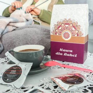 Cup&You Zestaw 10 różnych kaw smakowych KAWA DLA BABCI - box prezentowy upominkowy z kawami deserowymi premium 60 70 80 90 urodziny 7
