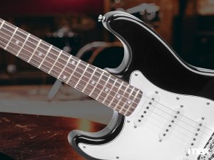 Max Zestaw: Gitara elektryczna GigKit Max czarna + wzmacniacz akcesoria one size 17