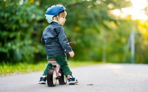 MoMi Rowerek Biegowy Dla Dzieci Tulano Różowy Lekki 30Kg 18M+ Regulacja 11