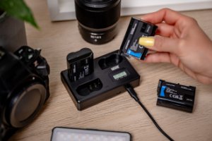 Ładowarka do aparatu Nitecore Ładowarka trójkanałowa Newell TT-USB-C do akumulatorów EN-EL15 do Nikon 7