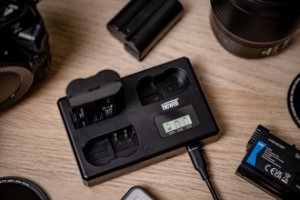 Ładowarka do aparatu Nitecore Ładowarka trójkanałowa Newell TT-USB-C do akumulatorów EN-EL15 do Nikon 10