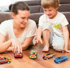click4TOYS Resoraki Autka Wyścigowe Samochodziki Z Napędem Metalowe Auta 70Szt Kuferek 12