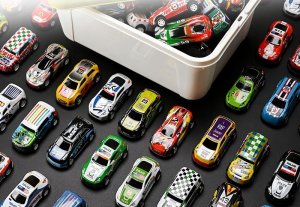 click4TOYS Resoraki Autka Wyścigowe Samochodziki Z Napędem Metalowe Auta 70Szt Kuferek 14
