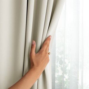 Monroe Zasłona blackout 90% na taśmie z szarfą 200x175 cm kremowa Restilo 7