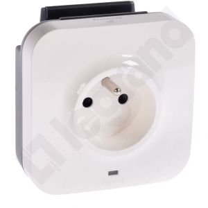 Legrand GNIAZDO ELEKTRYCZNE Z ŁADOWARKĄ USB (50671) 13