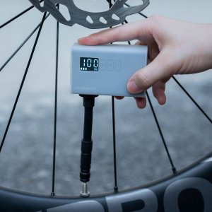 RockBros Pompka akumulatorowa AS240 PRO 120 psi kompresor 420mAh - czarna (5907769386312) 7