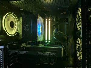 Komputer GigaGaming.pl Komputer do gier Ryzen 7 7800X3D RTX 5070 12GB DDR5 32GB SSD 1TB LED RGB, sterowanie pilotem , komputer gamingowy 10