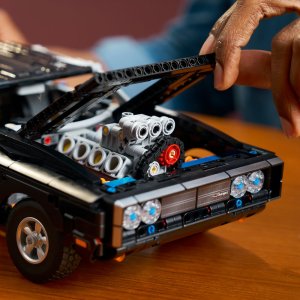LEGO Technic Samochód Fast and Furious Dodge Charger R/T (42231) 4