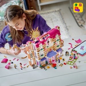 LEGO Friends Grand Hotel w mieście Heartlake (42704) 6