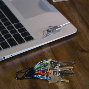Nite-Ize KeyRack stal nierdzewna + 6x micro karabińczyk plastik mix kolorów (KLKP-01-R3) 6