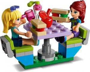 LEGO Friends Samochód kempingowy Mii (41339) 11