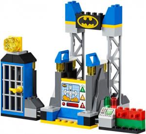 LEGO Juniors Batman Atak Jokera na jaskinię Batmana (10753) 7
