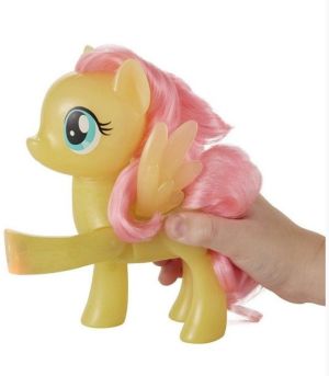 Figurka Hasbro My Little Pony Świecące kopytka - Fluttershy (C0720) 2