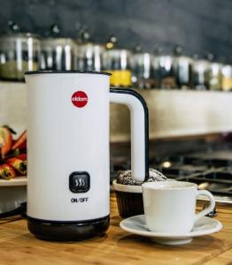 Spieniacz do mleka Eldom Biało-czarny (SI500                          ) 9