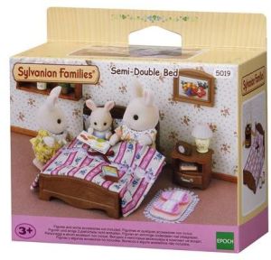Figurka Epoch Sylvanian Families Łóżko podwójne (5019) 3