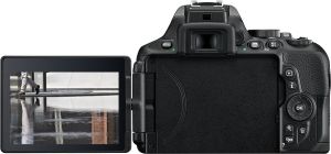 Lustrzanka Nikon D5600 Nikon F 18-140 mm f/3.5-5.6 AF-S DX G ED VR 3