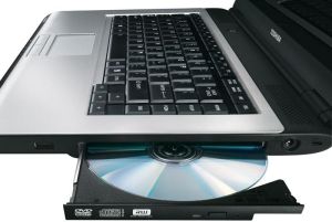 Laptop Toshiba Satellite L300-1F4 PSLB8E-06100RPL 2