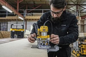 Frezarka Dewalt D26204K 900 W 4