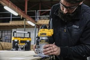 Frezarka Dewalt D26204K 900 W 5
