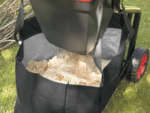 Black&Decker rozdrabniacz do gałęzi 2400W max Ø=40mm kółka (GS2400-QS) 3